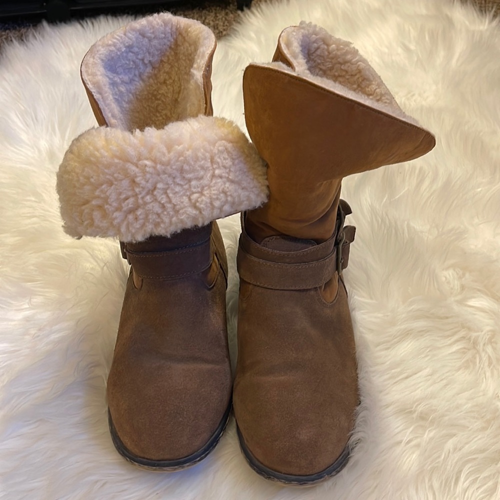 UNIQUE BEAR PAW BOOTS SIZE 9